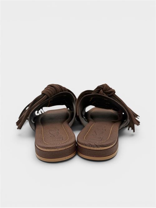 Ciabatta flat in suede testa di moro con nappine decorative IL LACCIO | Q15CAMOSCIOTESTA DI MORO